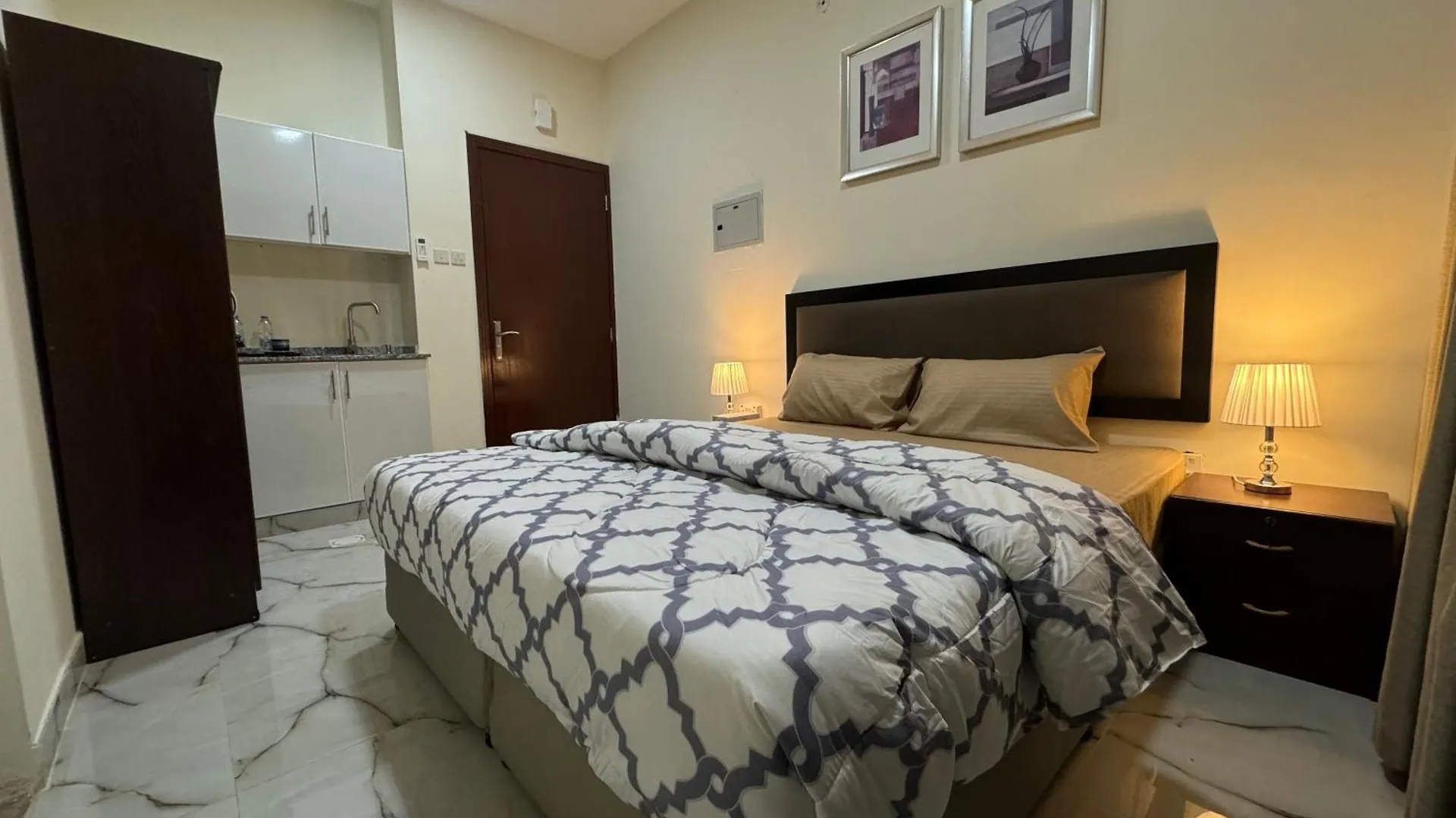 Homestay Brand New Independent Studio Apartments Near Union Metro Station Dubai